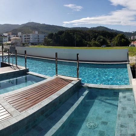 Cobertura Velejar Em Condominio Clube - Com Area De Lazer Governador Celso Ramos Ngoại thất bức ảnh